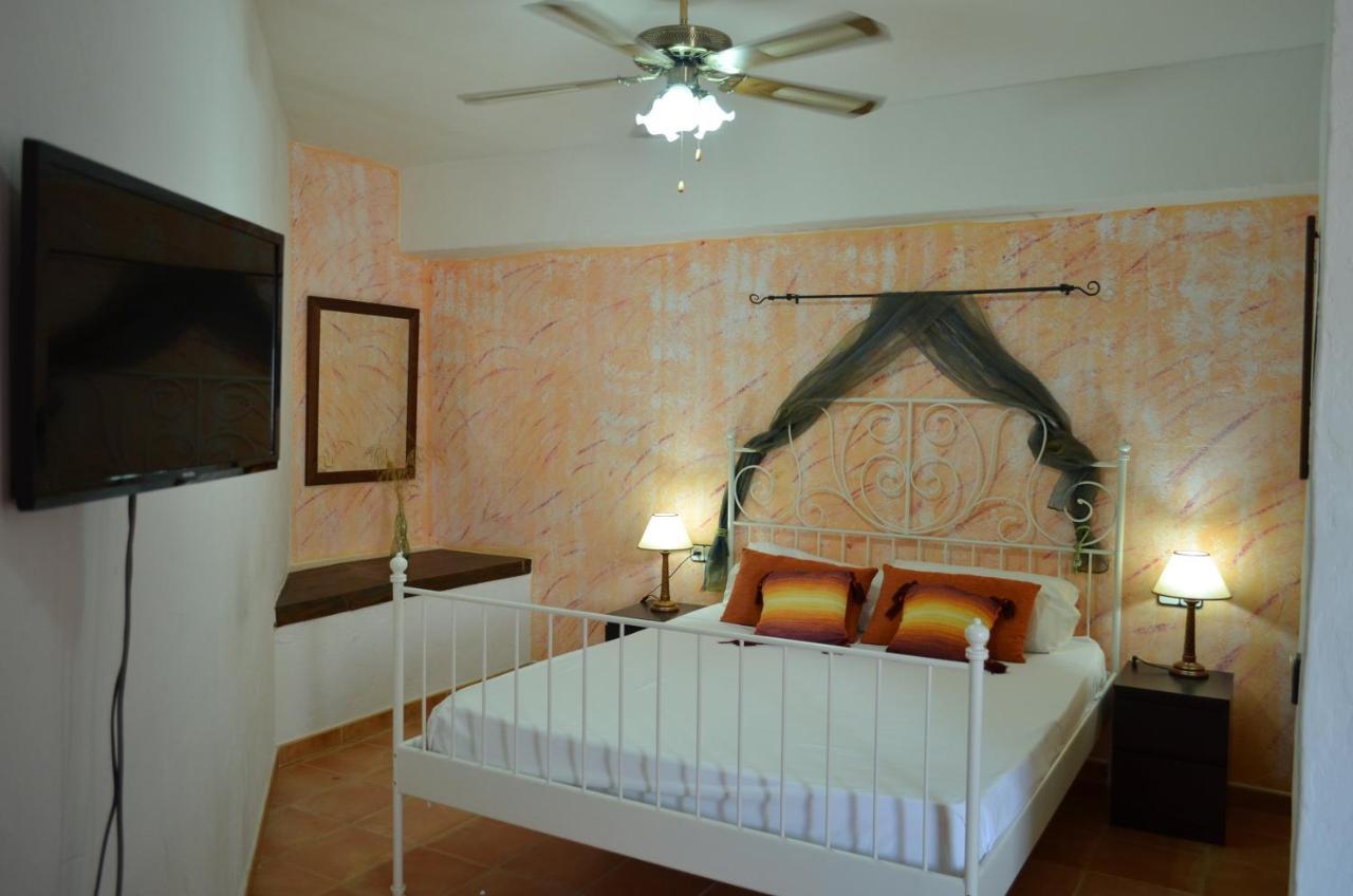 Hotel Restaurante Bandolero Júzcar 外观 照片